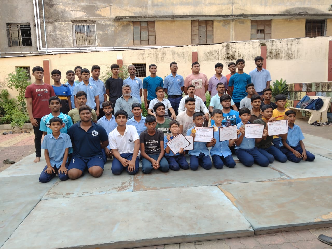 રાજયમાં ગ્રપલિગની સ્પર્ધામાં નવસારીની મદ્રેસા હાઈસ્કૂલના વિધાર્થીઓએ 18 ગોલ્ડ અને 36 સિલ્વર મેડલ પ્રાપ્ત કર્યા