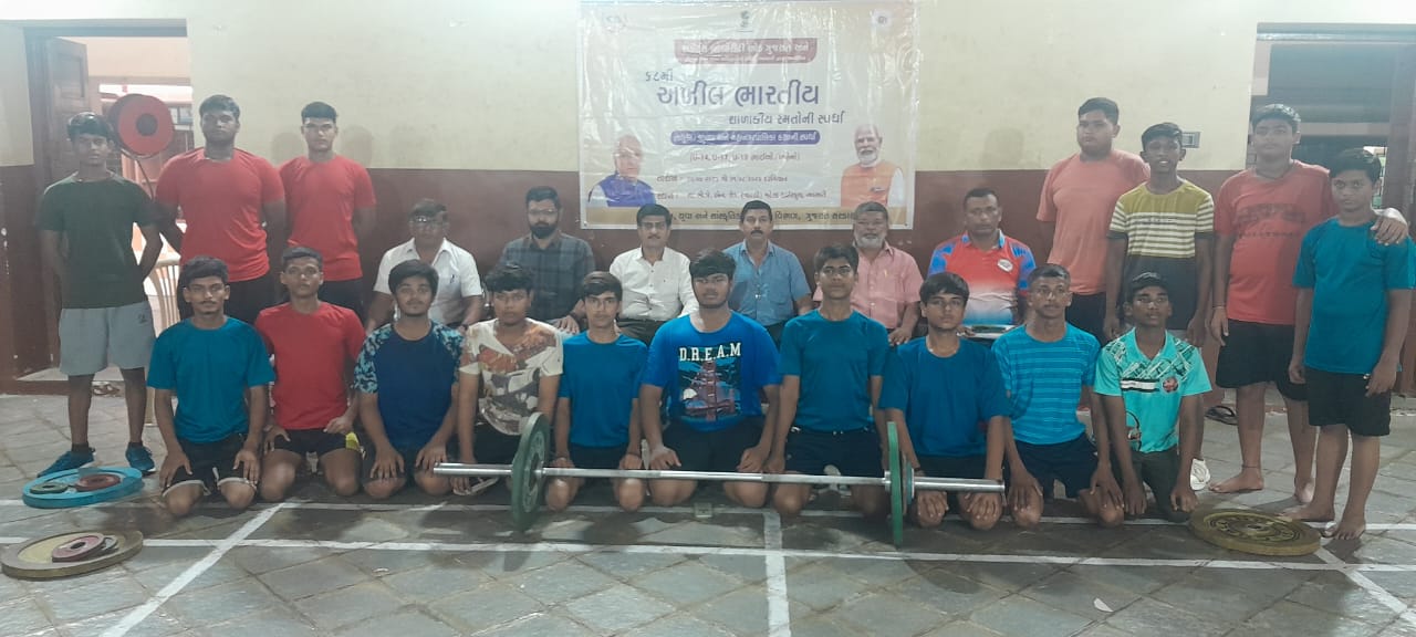 વેઇટ લિફ્ટિંગ સ્પર્ધામાં મદ્રેસા હાઈસ્કૂલ ચેમ્પિયન