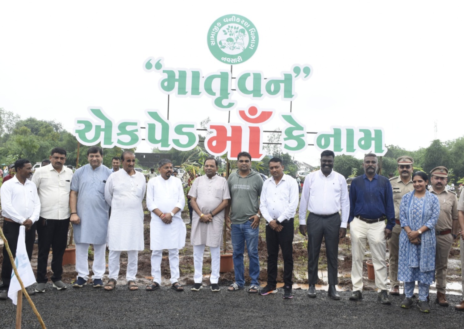 નવસારીના દેગામ ખાતે “માતૃવન” વૃક્ષારોપણ કાર્યક્રમ યોજાયો