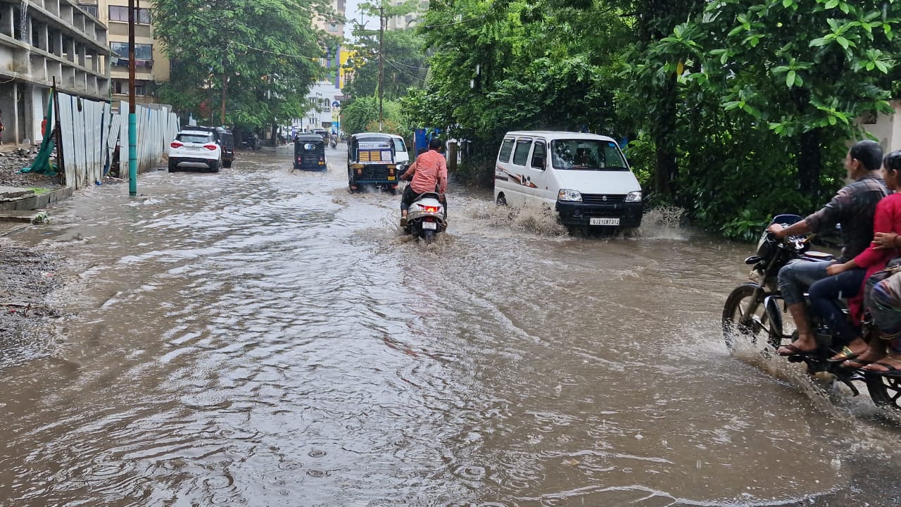 નવસારીમાં લાંબા વિરામ બાદ વરસાદી માહોલ સર્જાયો