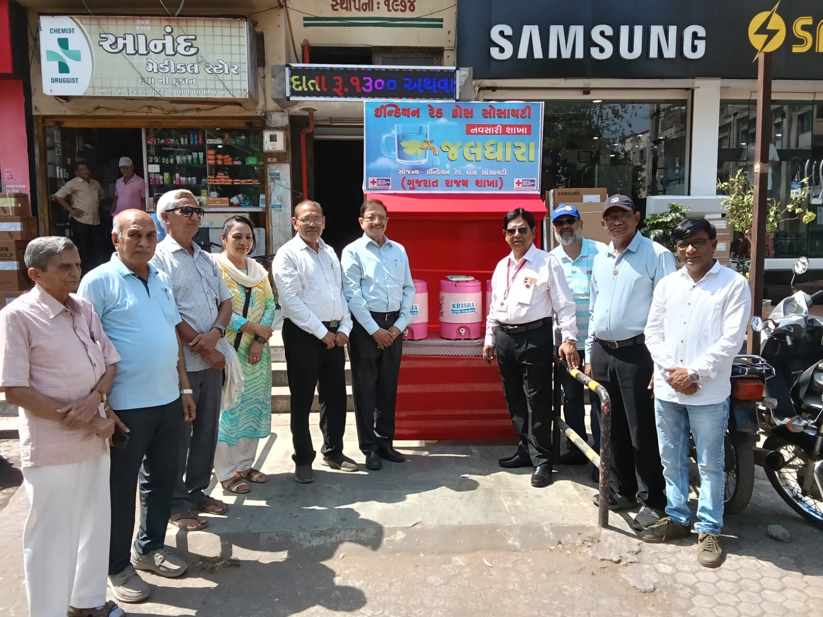માનવતાને વરેલી સંસ્થા રેડક્રોસે પાણીની પરબ શરૂ કરી સેવાની મહેક પ્રસરાવી